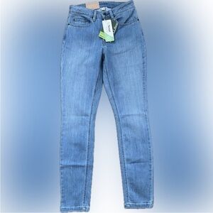 L.L. Bean Favorite Fit BeanFlex Slim Leg Jeans - Size 4 Medium/Tall - NWT